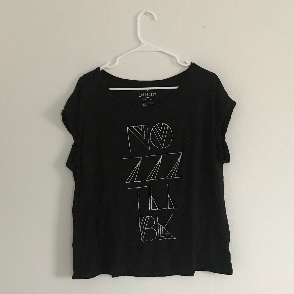 *SOLD* AEO BLACK GRAPHIC T-SHIRT